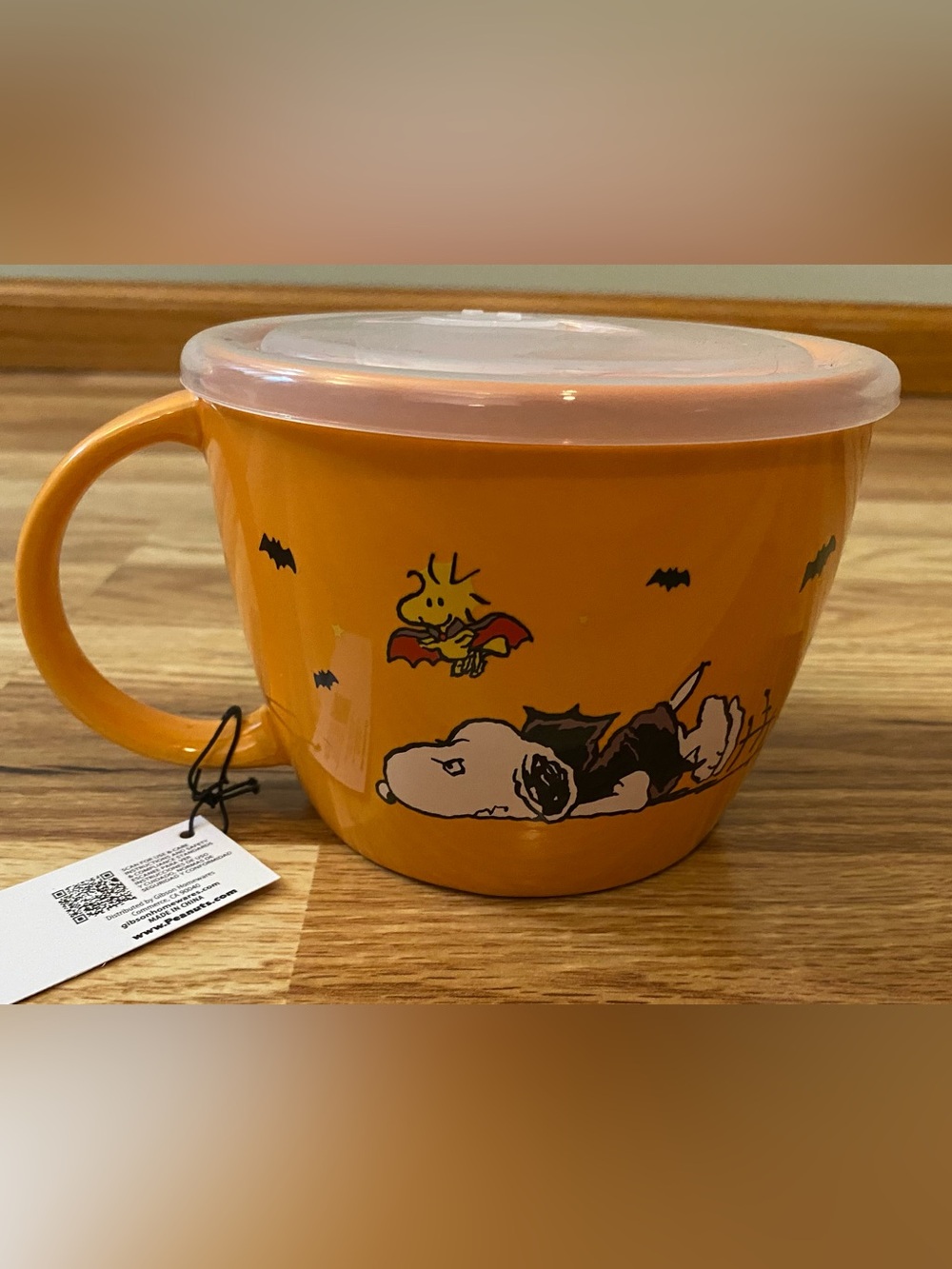 Peanuts Halloween Snoopy &
Woodstock 24oz Stoneware Soup Mug
Bowl with Vented Li